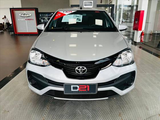 TOYOTA ETIOS 1.5 X PLUS 16V FLEX 4P AUTOMÁTICO